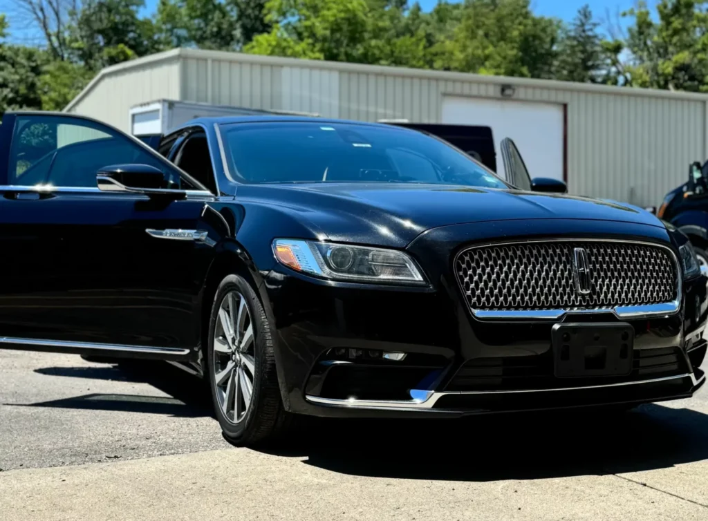 Lincoln Continental Jimmys limousine outside2 sm